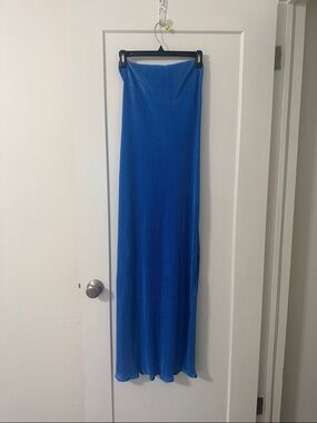 Blue Ribbed Maxi dress size small never worn